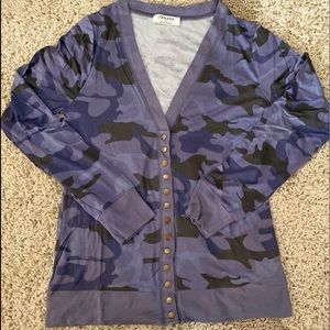 CAMOUFLAGE V-NECK SNAP UP TOP!